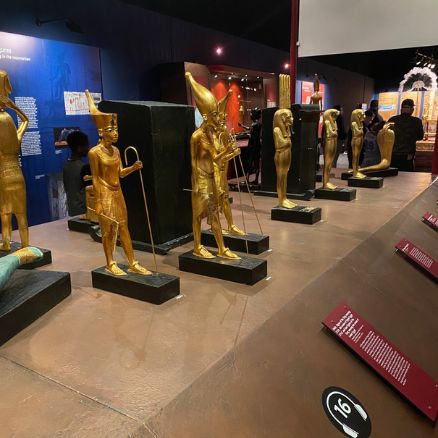 king tut display COSI showing statues